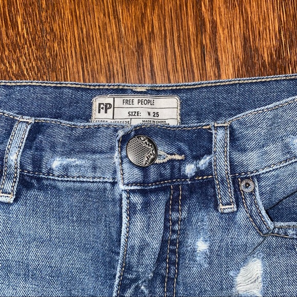 Free People denim shorts with lace at the bottom - Picture 4 of 4